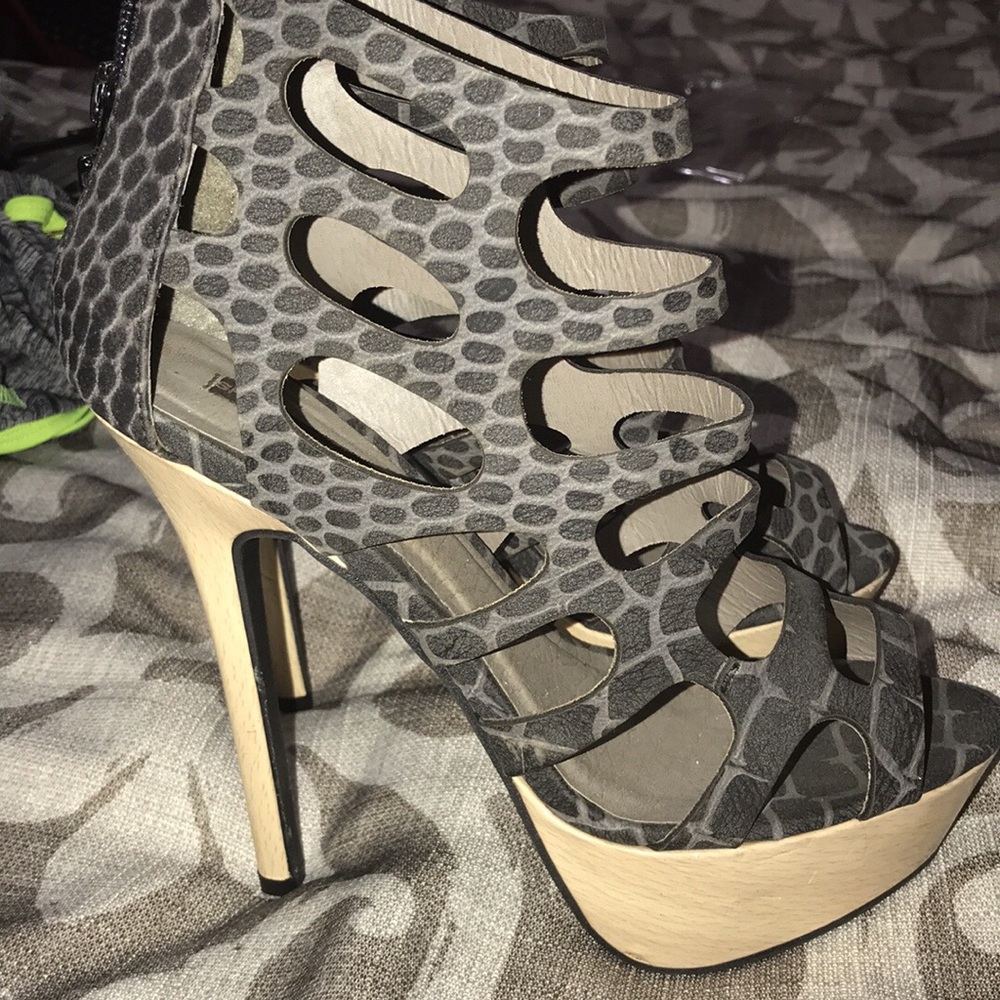 Size 7 could fit size 7.5
